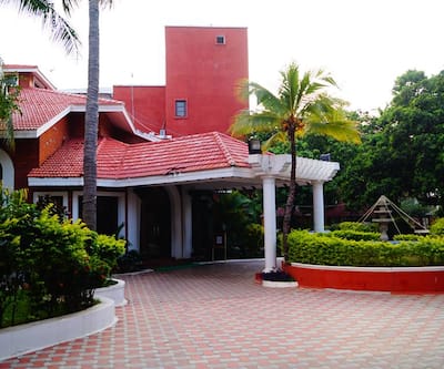 https://imgcld.yatra.com/ytimages/image/upload/t_hotel_yatra_city_desktop/v1436439969/Domestic Hotels/Hotels_Mahabalipuram/Green Coconut Resort/OVERVIEW 1.jpg